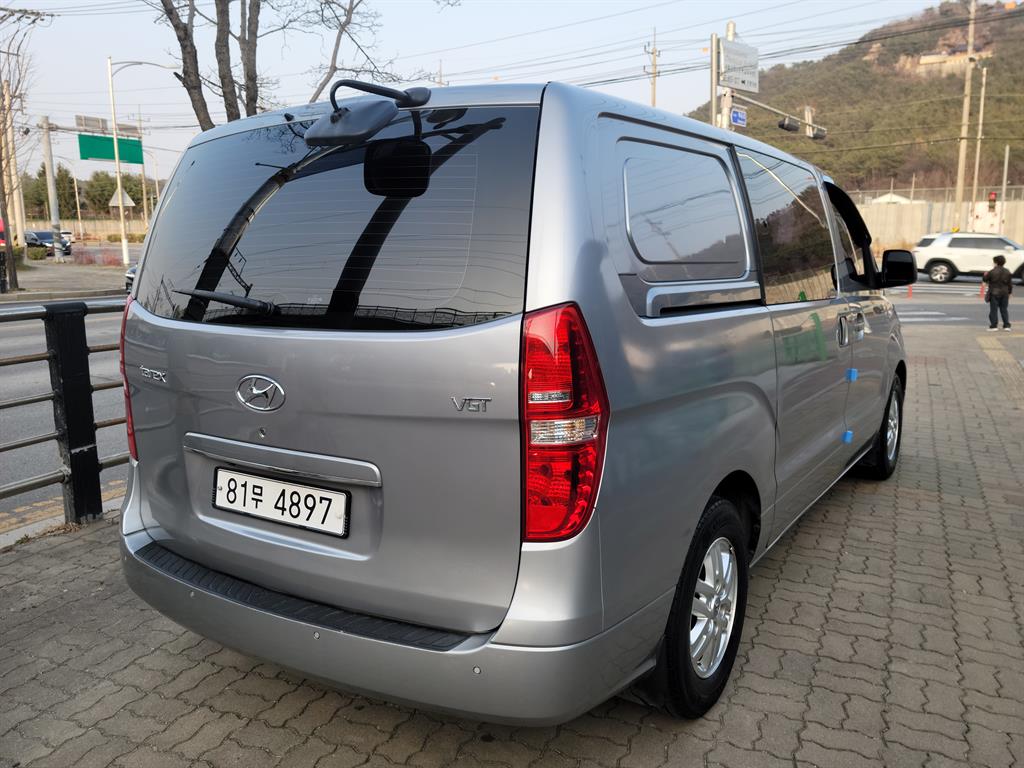 HYUNDAI Starex - Vista 4