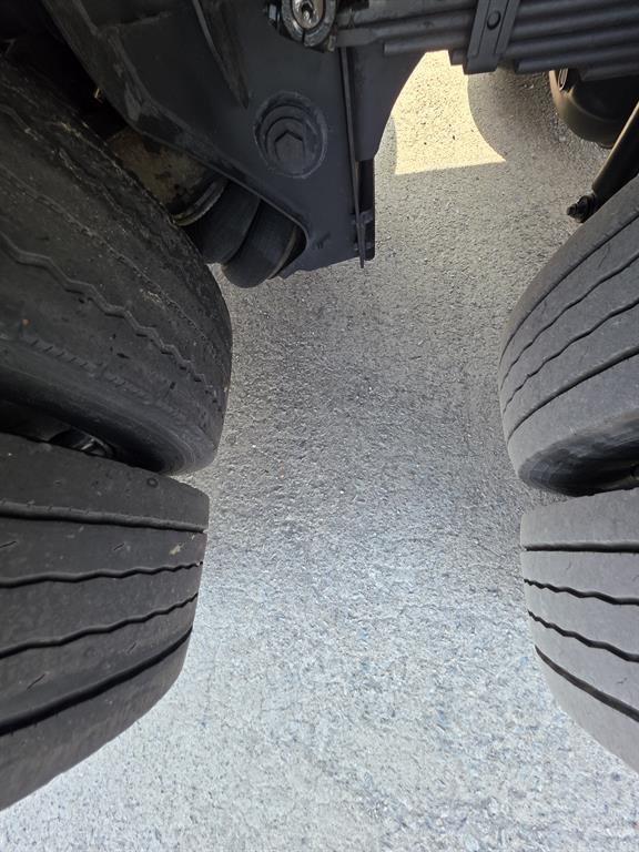 medium and large cargo truck - Vista 9