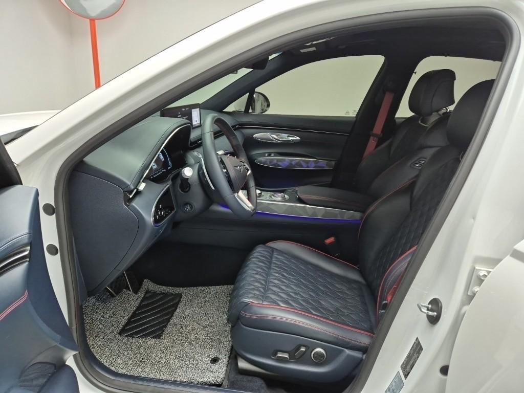 Genesis GV70 - Vista 11