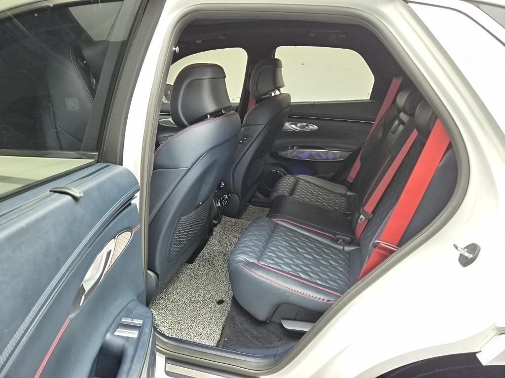 Genesis GV70 - Vista 12