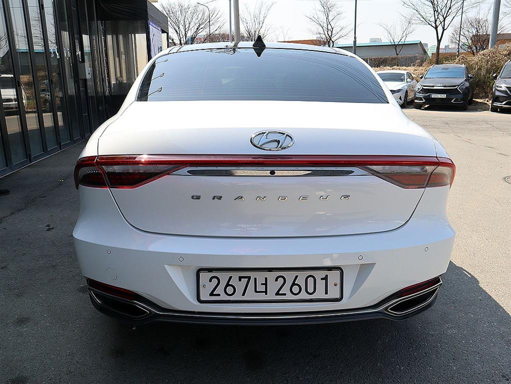 HYUNDAI Grandeur - Vista 7
