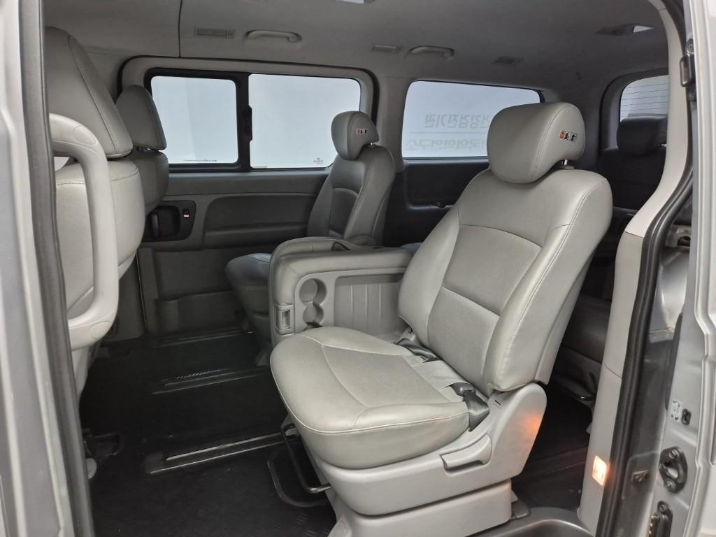 HYUNDAI Starex - Vista 12