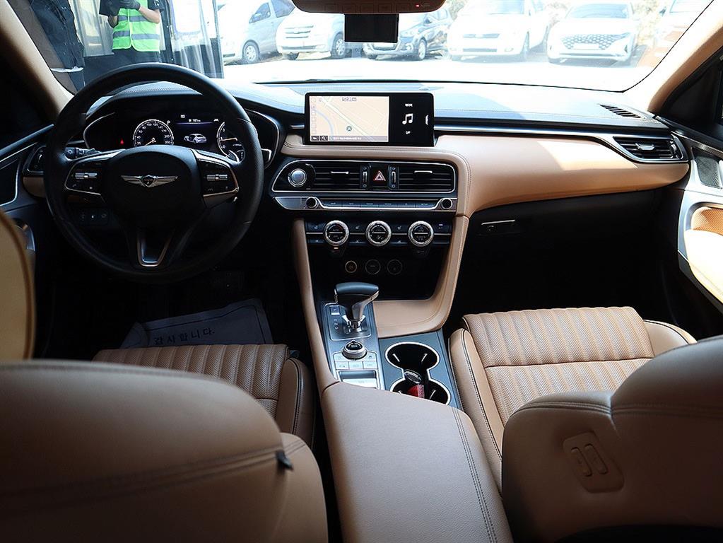 Genesis G70 - Vista 9