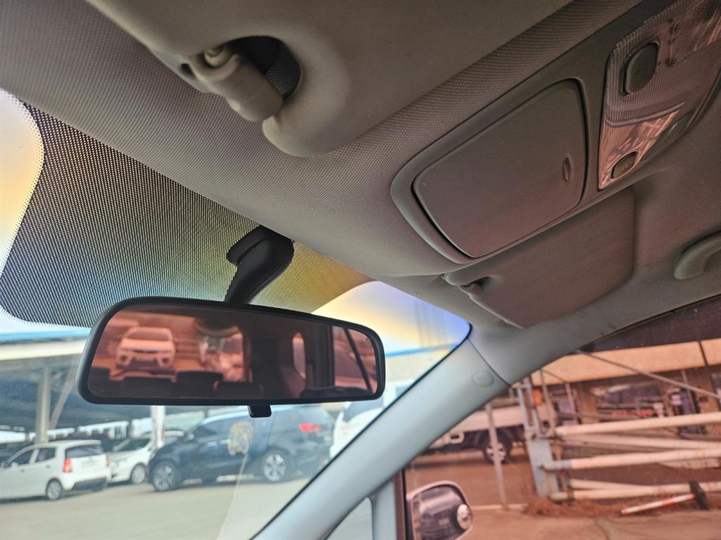 KIA Carens - Vista 11