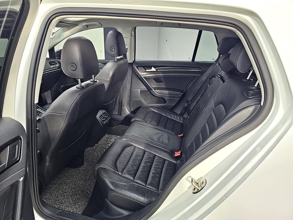 Volkswagen Golf - Vista 9