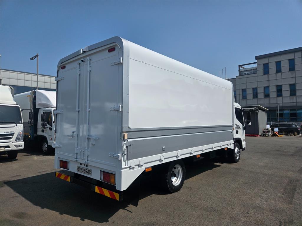 medium and large cargo truck - Vista 4