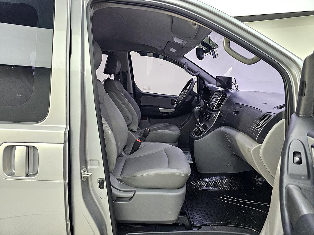 HYUNDAI Starex - Vista 11