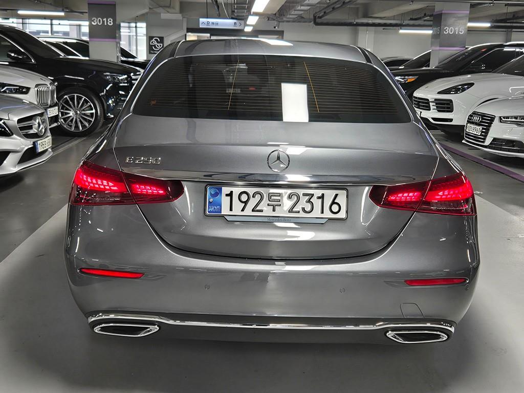 Mercedes Benz E class - Vista 4