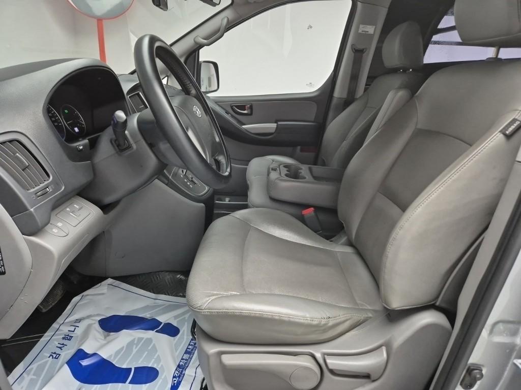 HYUNDAI Starex - Vista 11