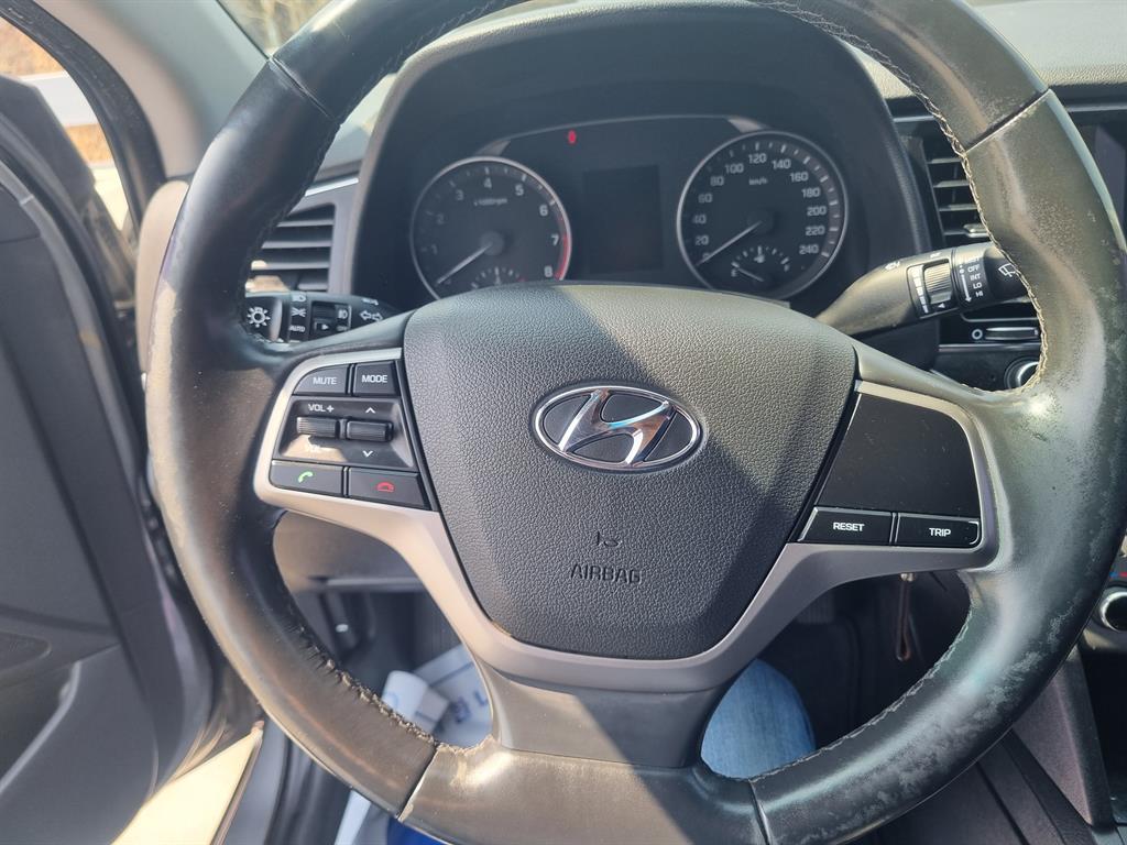 HYUNDAI Avante - Vista 11