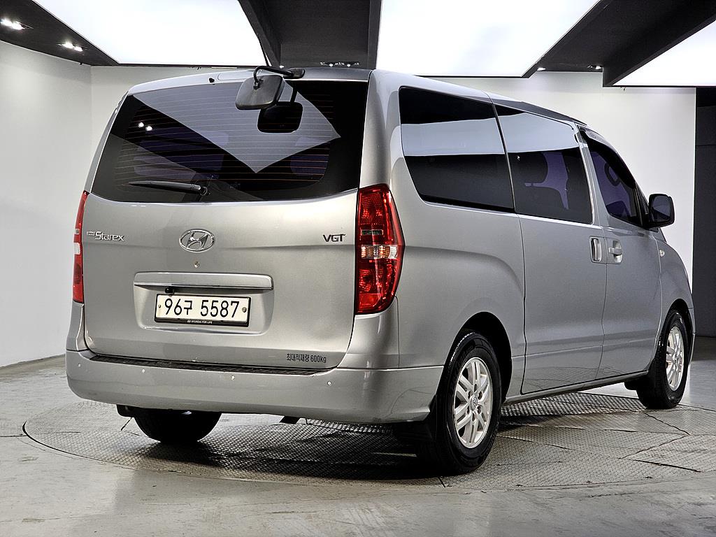 HYUNDAI Starex - Vista 4
