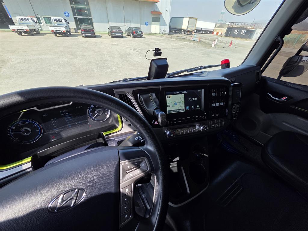 medium and large cargo truck - Vista 11