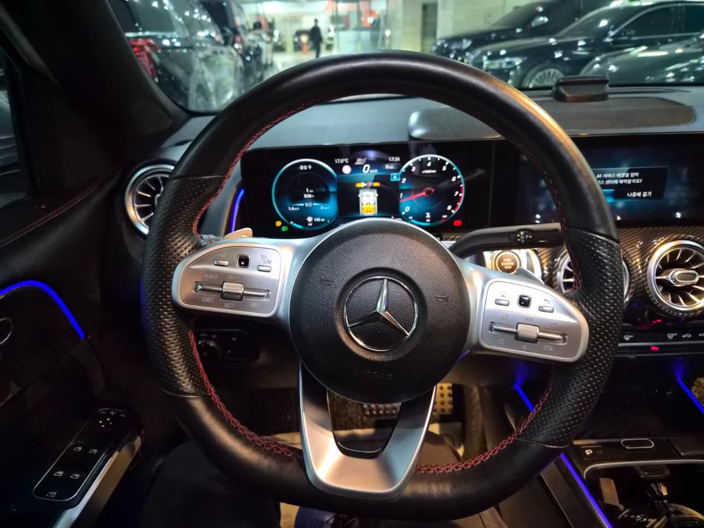 Mercedes Benz GLB Class - Vista 8