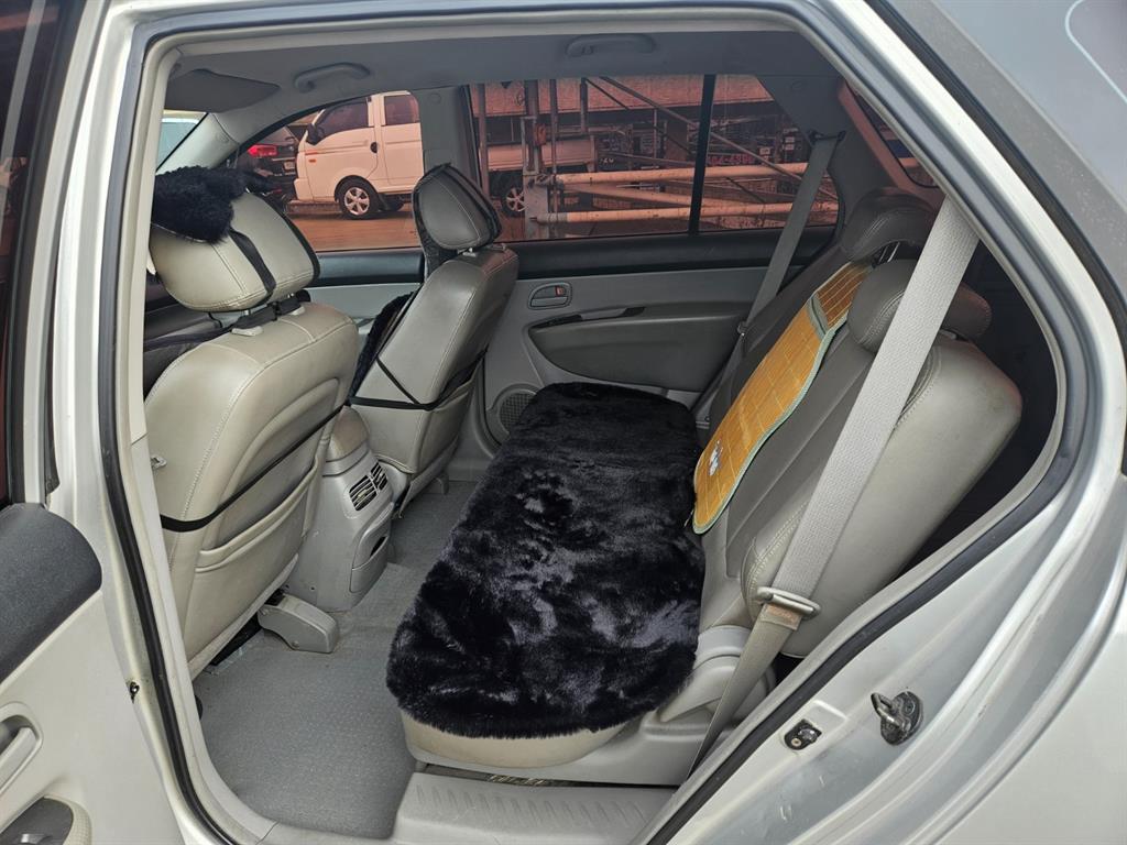 KIA Carens - Vista 9