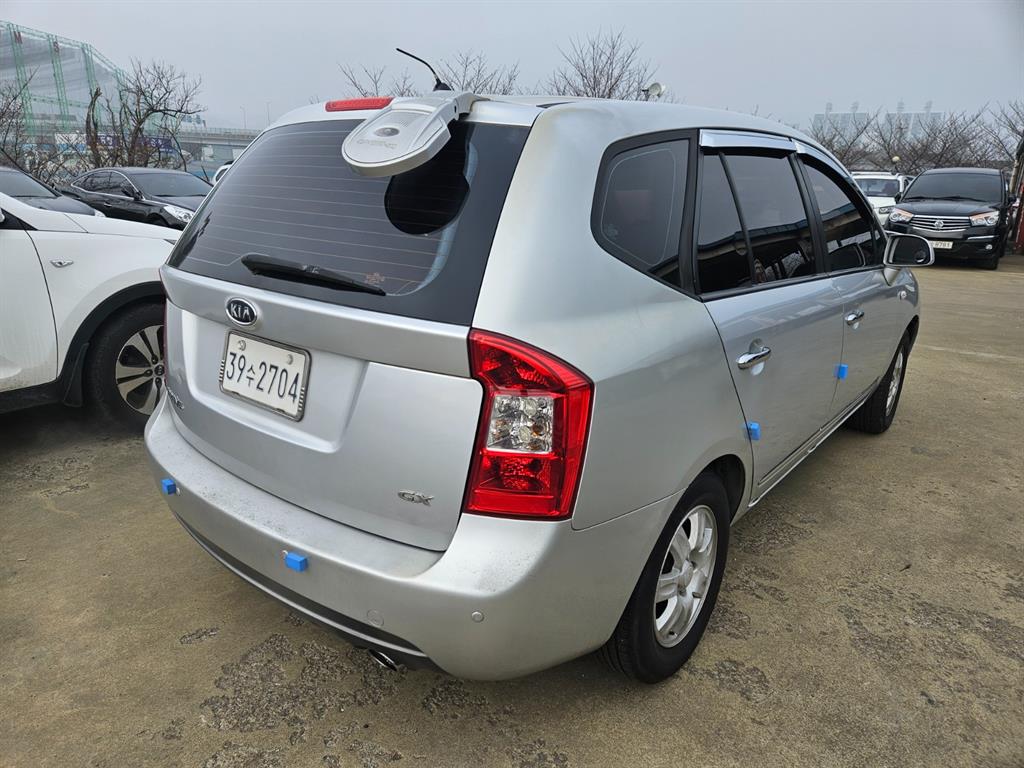 KIA Carens - Vista 4