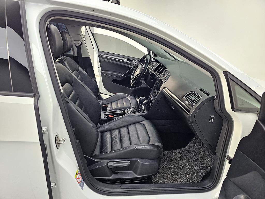 Volkswagen Golf - Vista 11