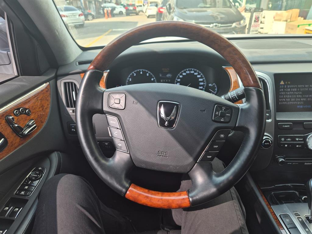 HYUNDAI Equus - Vista 7