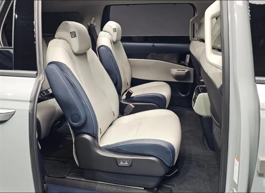 KIA Carnival - Vista 11