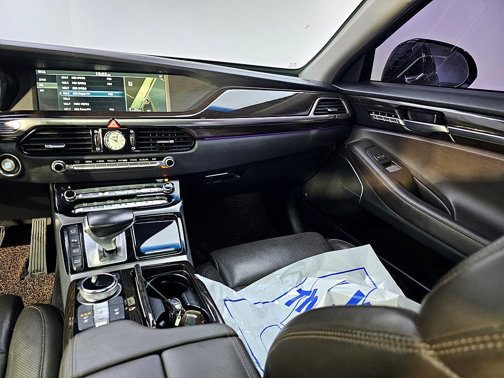 Genesis EQ900 - Vista 10