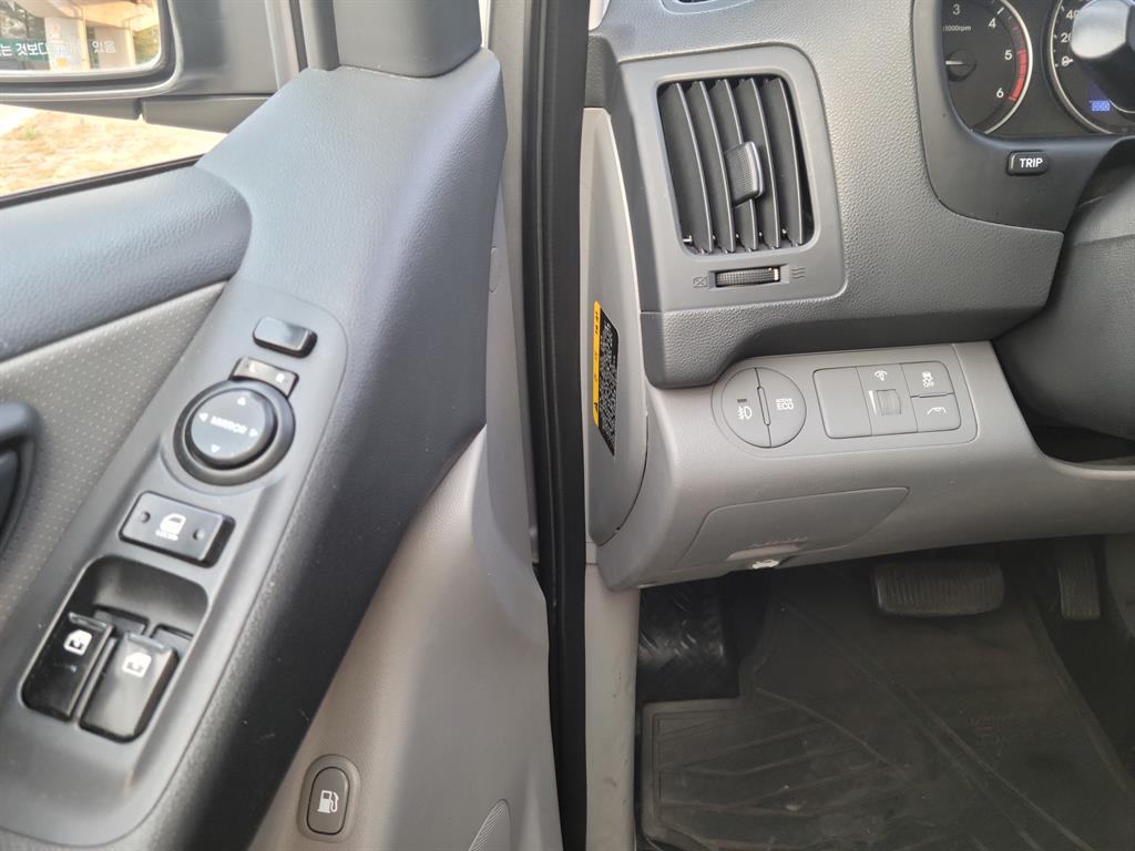 HYUNDAI Starex - Vista 12