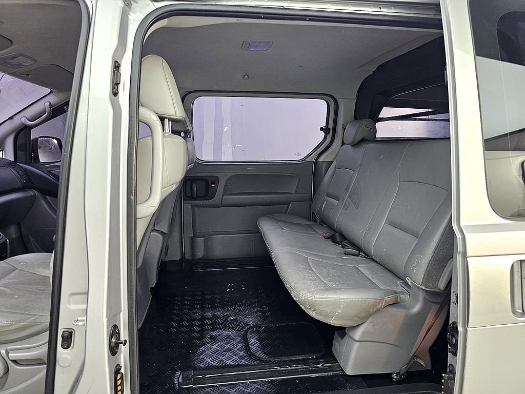 HYUNDAI Starex - Vista 9