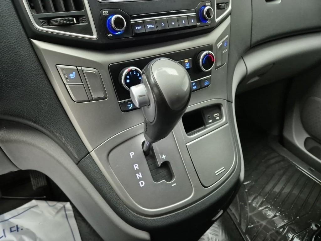 HYUNDAI Starex - Vista 8