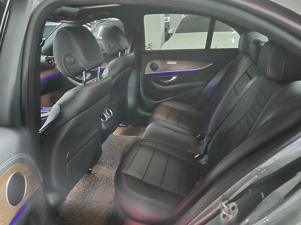 Mercedes Benz E class - Vista 6