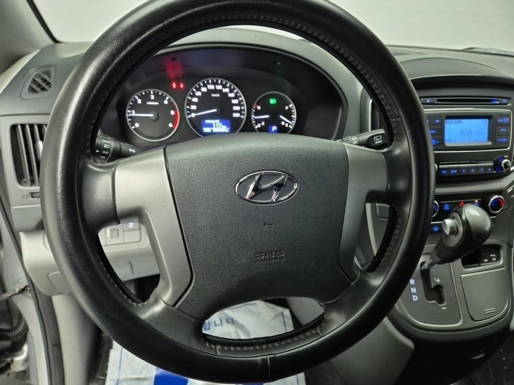 HYUNDAI Starex - Vista 9