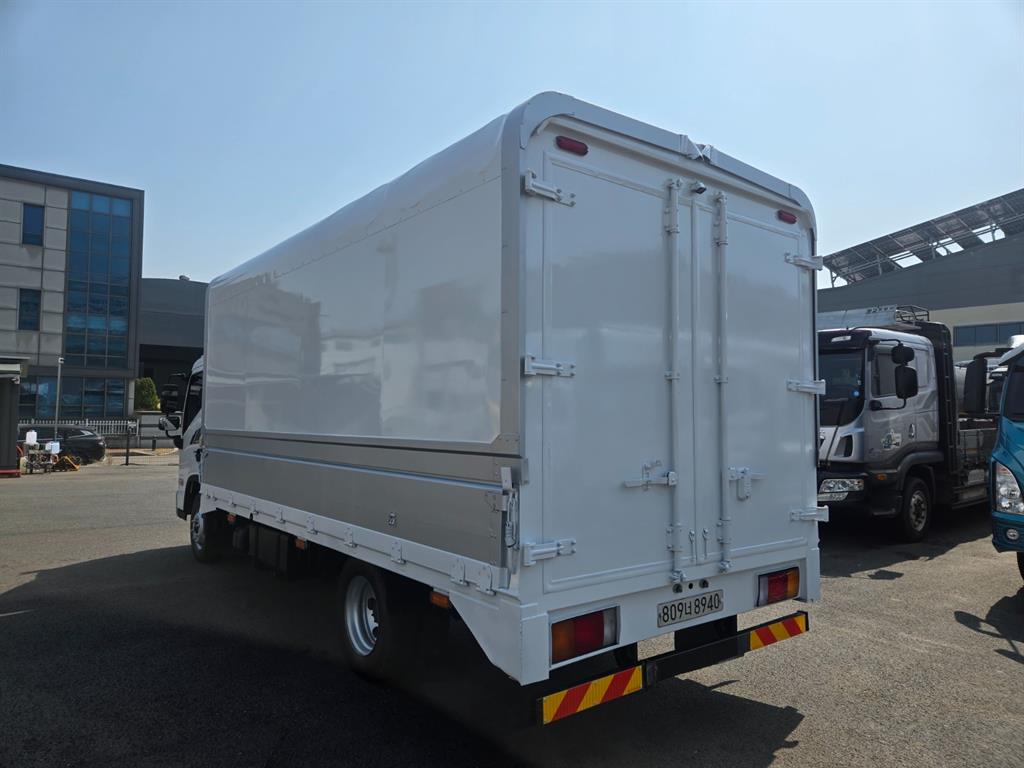 medium and large cargo truck - Vista 6