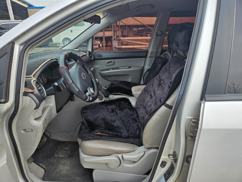 KIA Carens - Vista 8