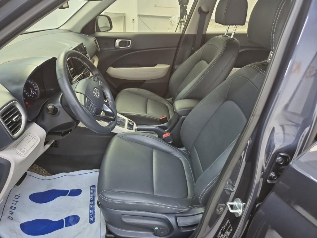 HYUNDAI Venue - Vista 12