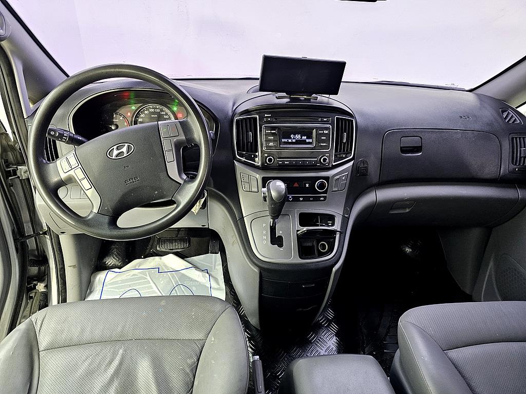 HYUNDAI Starex - Vista 5