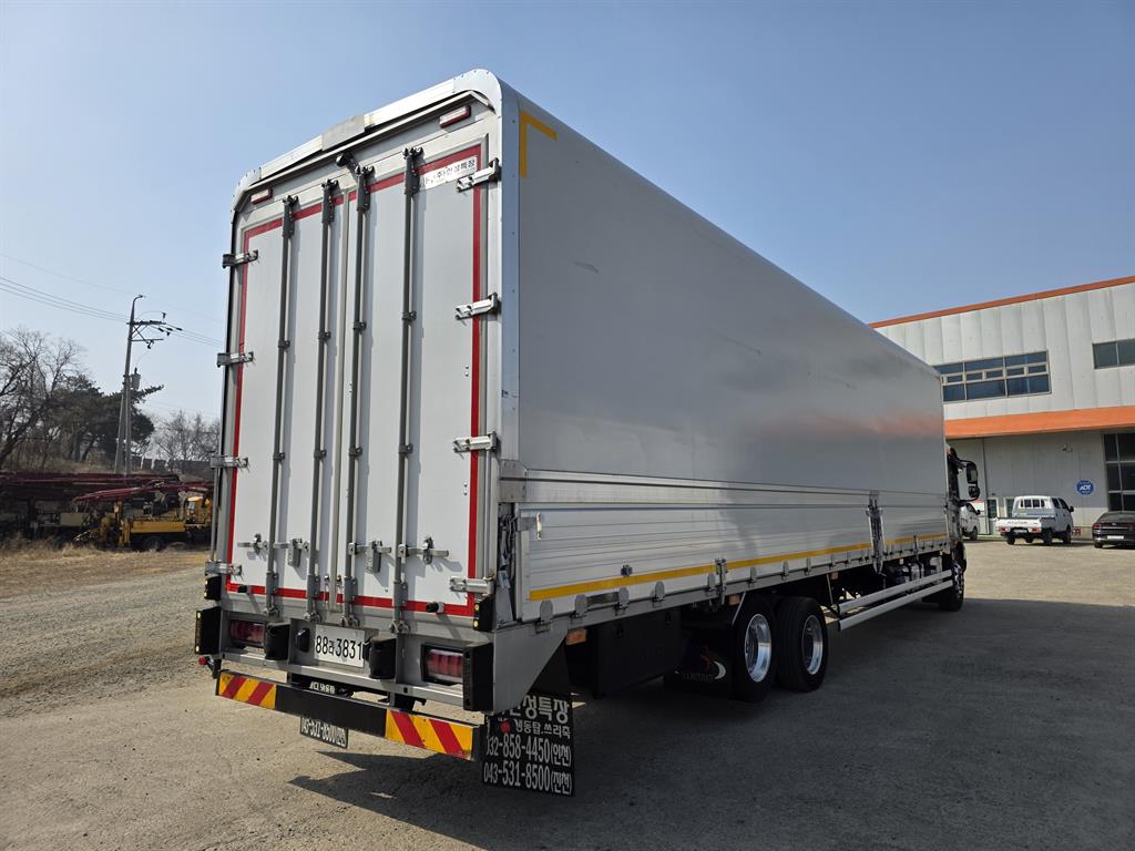 medium and large cargo truck - Vista 4