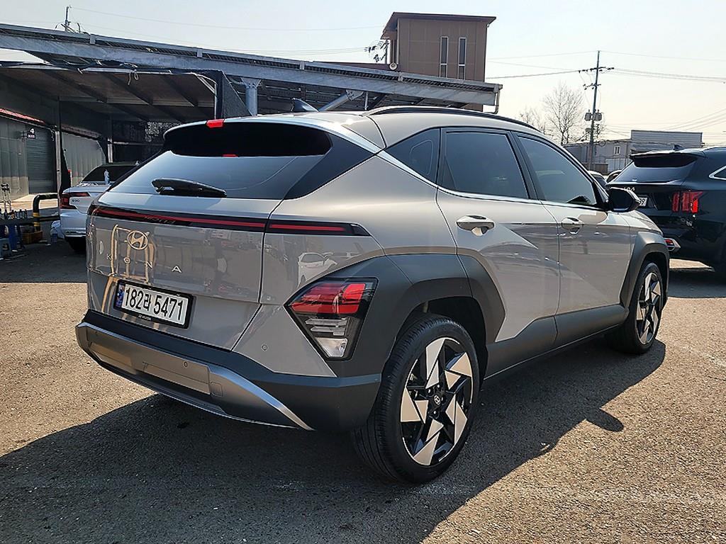 HYUNDAI Kona - Vista 4