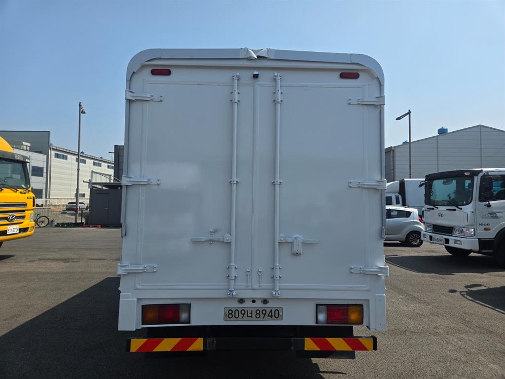 medium and large cargo truck - Vista 5