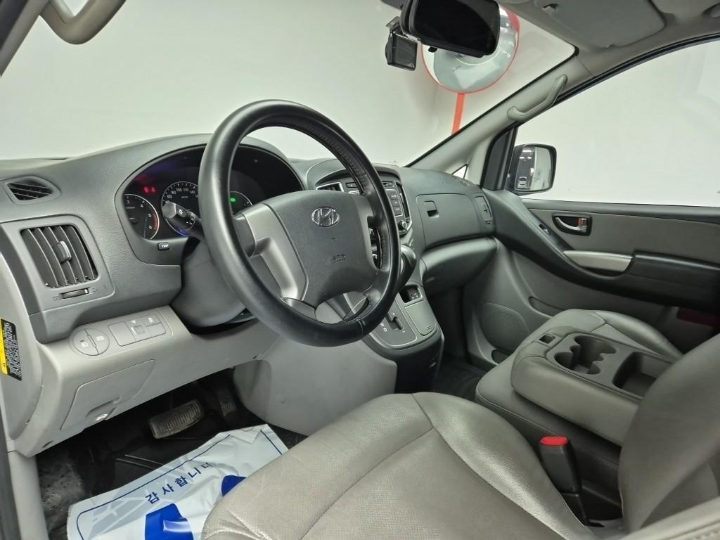 HYUNDAI Starex - Vista 7