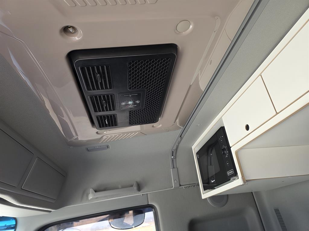 medium and large cargo truck - Vista 12