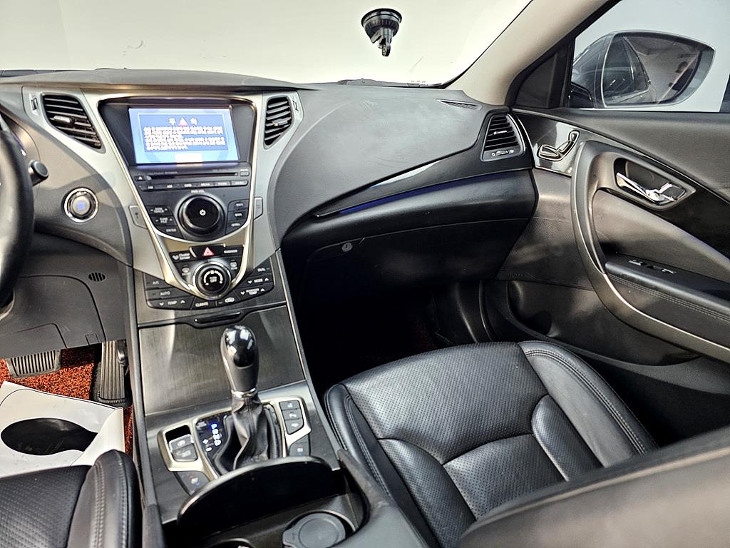 HYUNDAI Grandeur - Vista 10