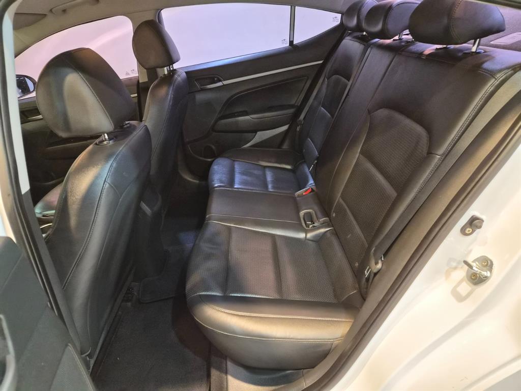 HYUNDAI Avante - Vista 5