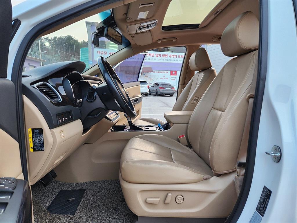 KIA Carnival - Vista 10