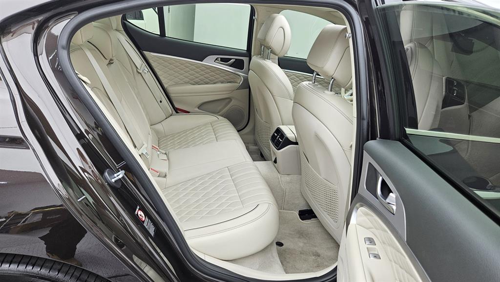 Genesis G70 - Vista 5