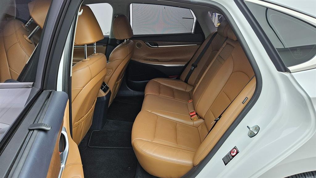 HYUNDAI Grandeur - Vista 5