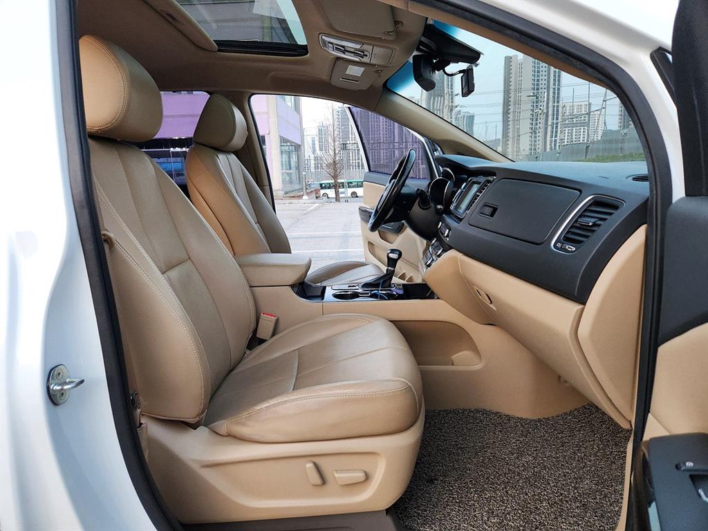 KIA Carnival - Vista 11