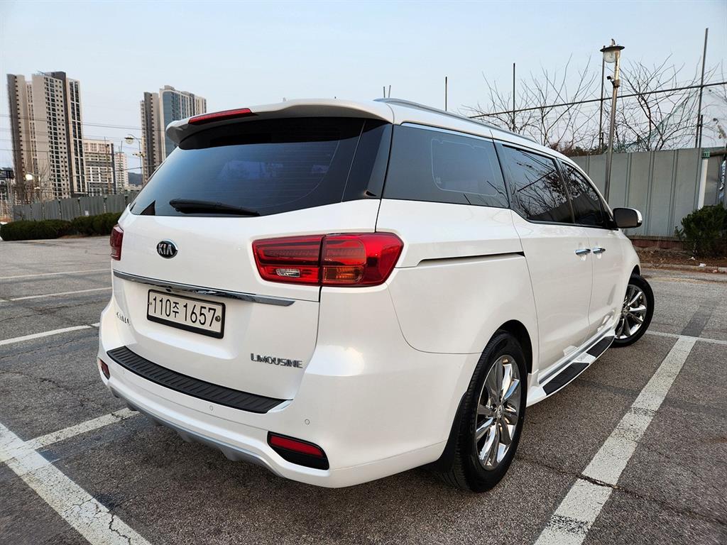 KIA Carnival - Vista 4