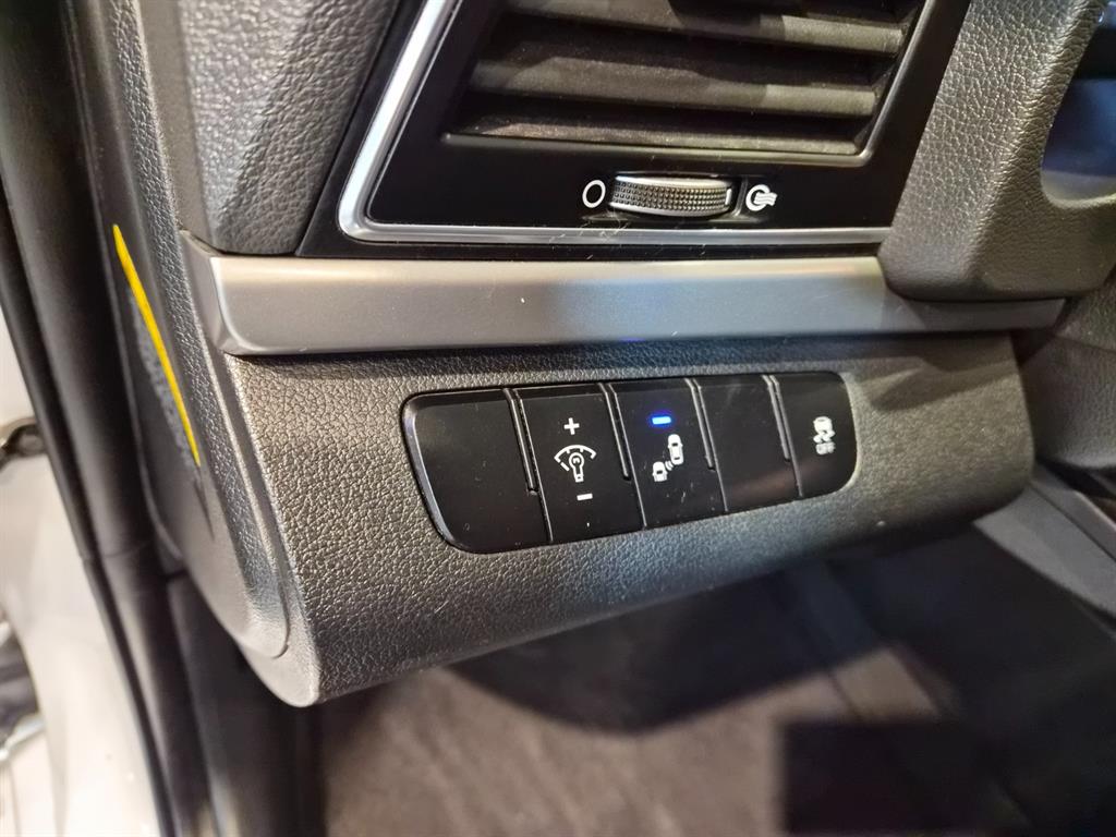 HYUNDAI Avante - Vista 11