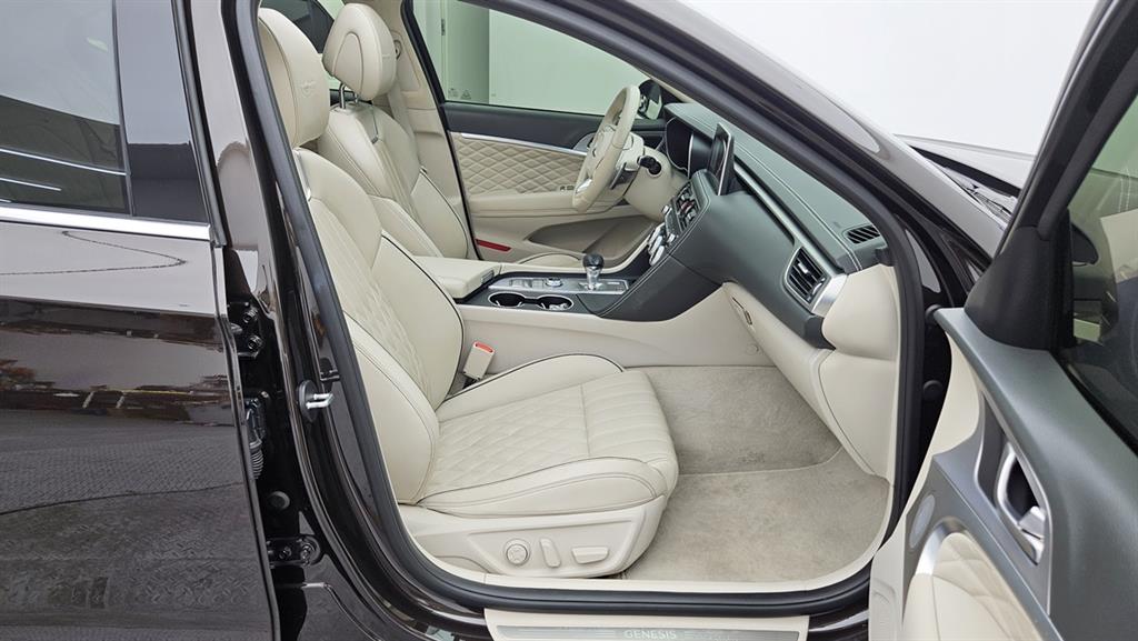 Genesis G70 - Vista 6