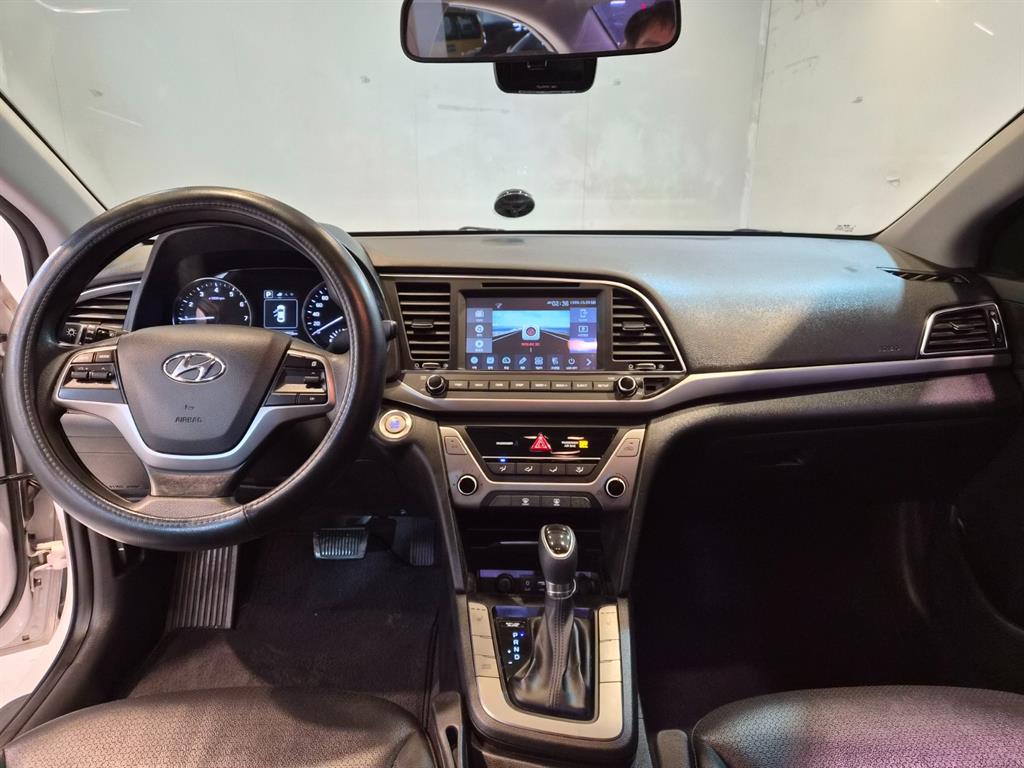 HYUNDAI Avante - Vista 6