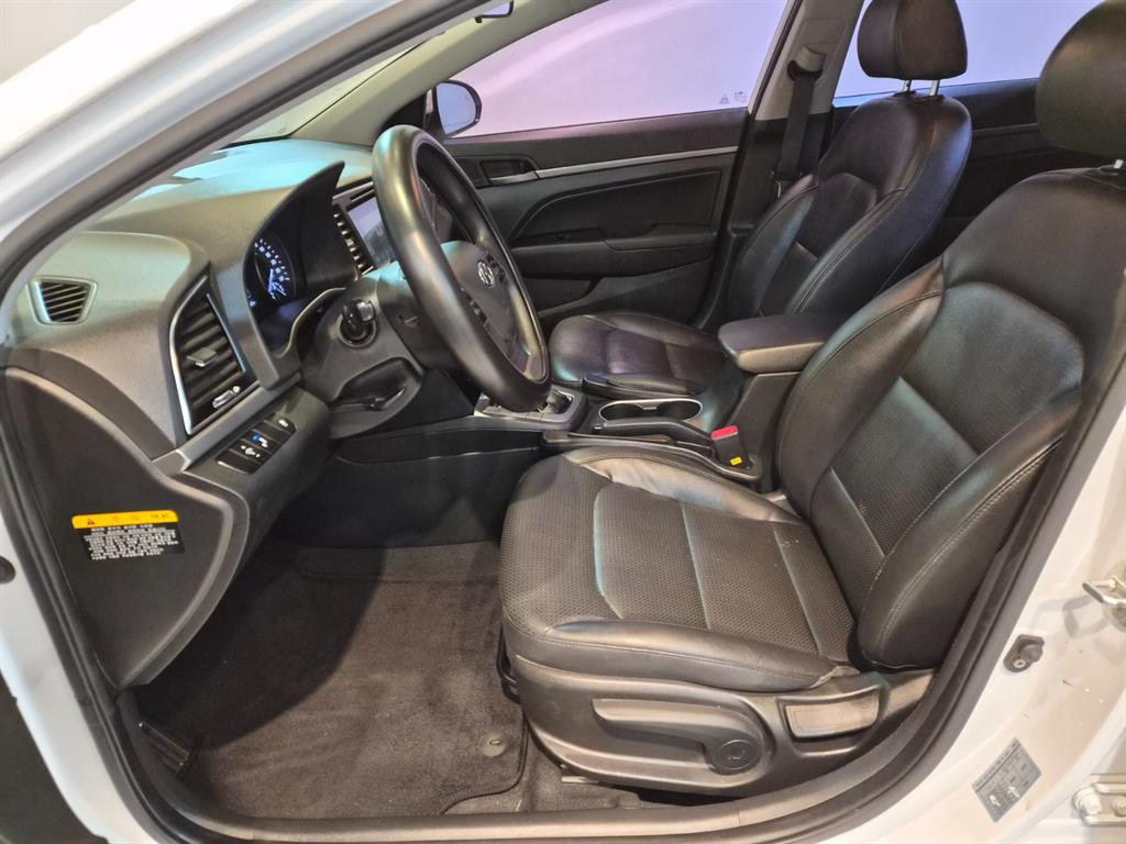 HYUNDAI Avante - Vista 9