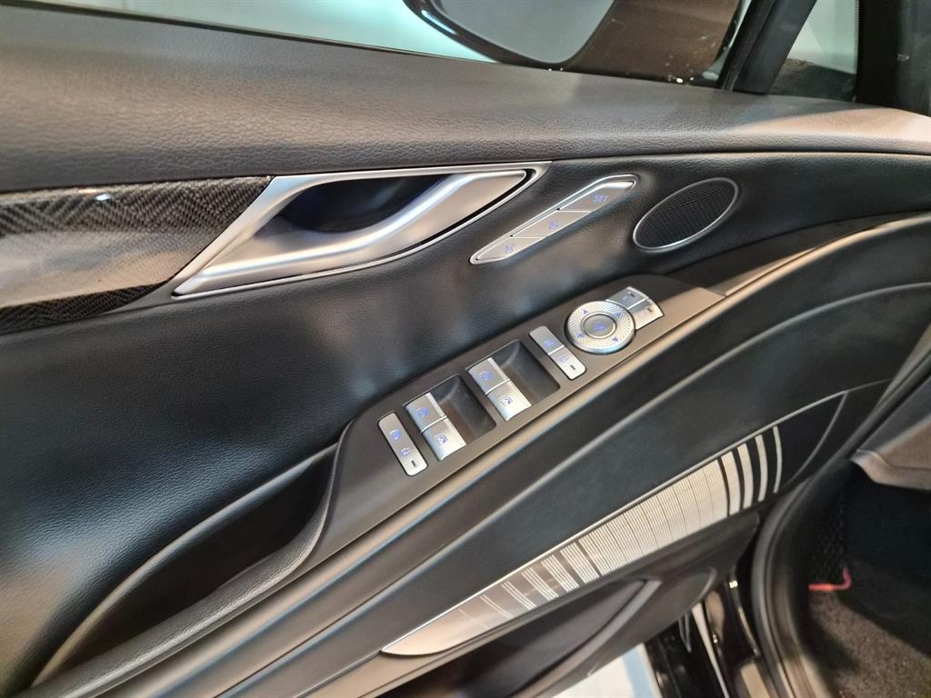 Genesis G80 - Vista 10