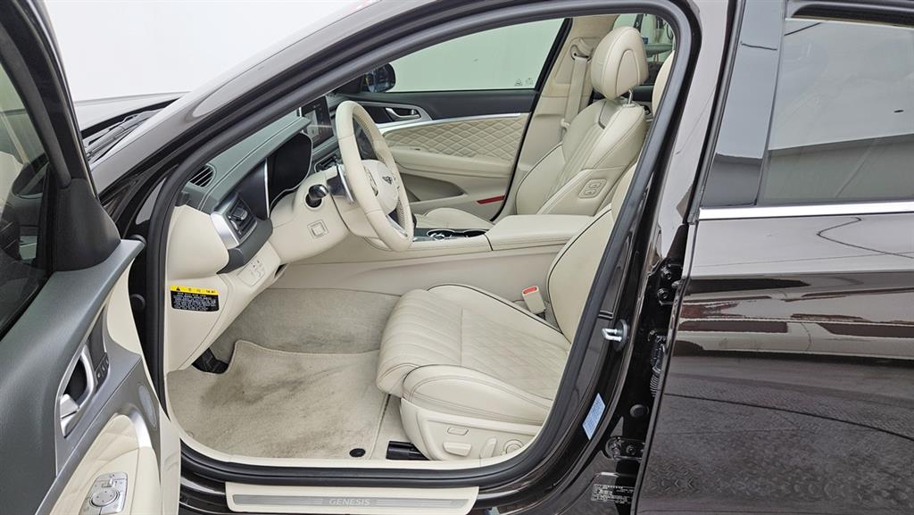 Genesis G70 - Vista 3